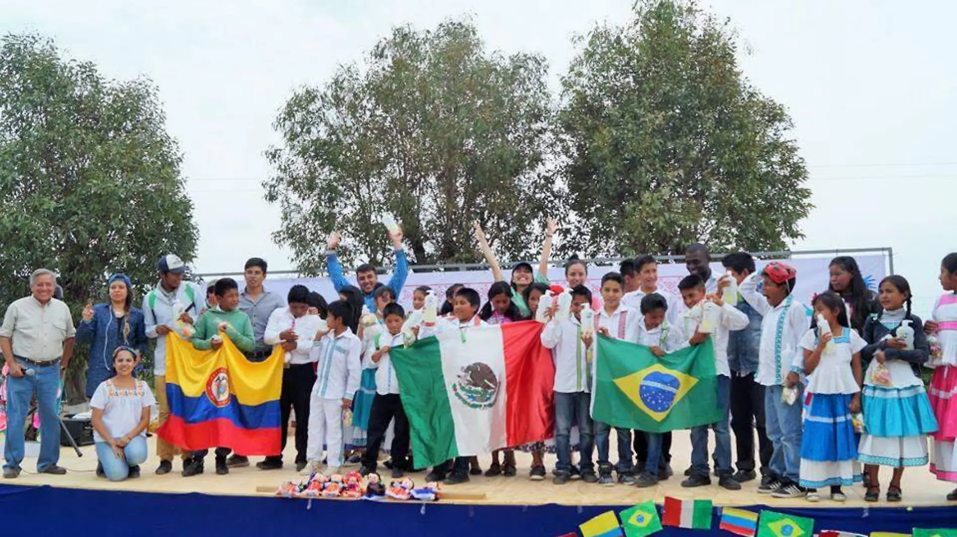 Emotiva despedida dieron a los ponentes de Colombia, Brasil y México.